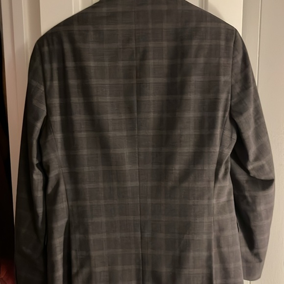 Kenneth Cole suit - Picture 4 of 6